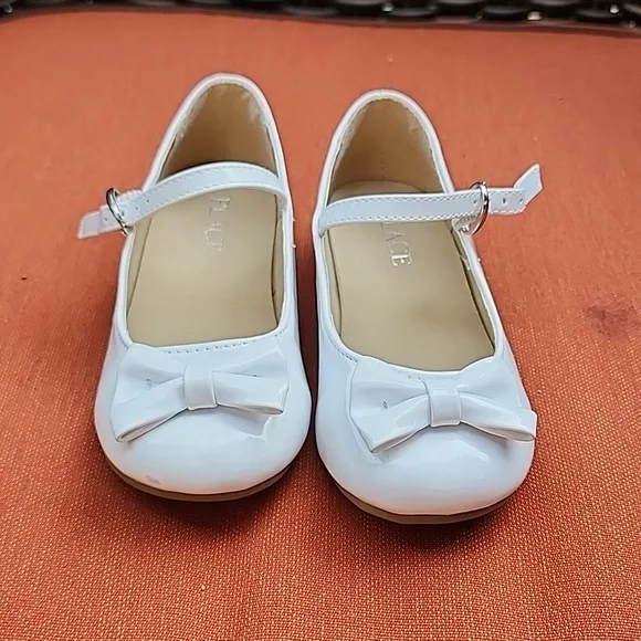 Children's Place Girls White Dress Shoe - Picture 4 of 6
